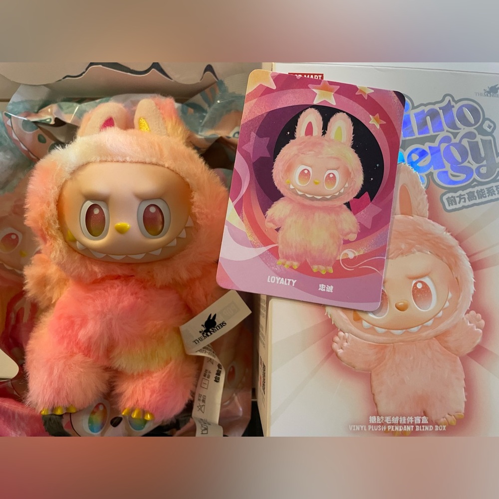 LIKE NEW - Labubu Big Into Energy (BIE) - LOYALTY